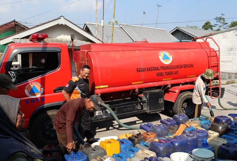 Pemprov Jateng ketika berikan bantuan air bersih Pemprov Jateng ketika berikan bantuan air bersih (Foto:ist)
