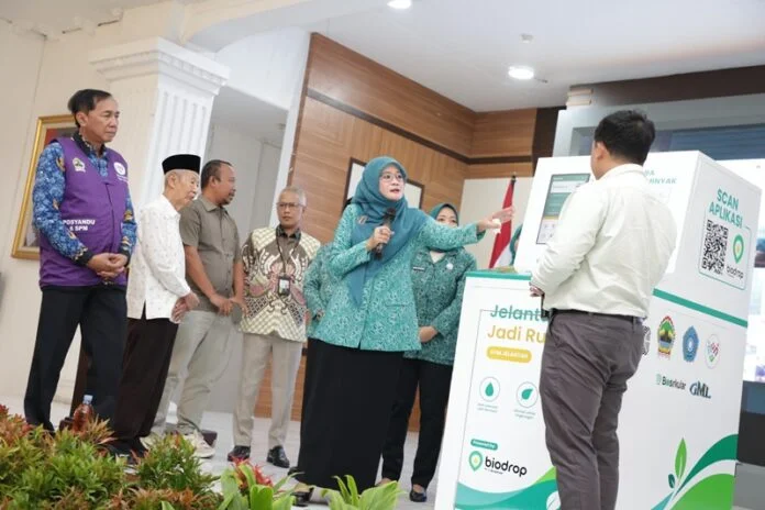 Ketua Tim Penggerak (TP) PKK Provinsi Jawa Tengah, Nawal Arafah Yasin ketika meluncurkan Gerakan Minyak Jelantah Jadi Rupiah (Foto:ist)