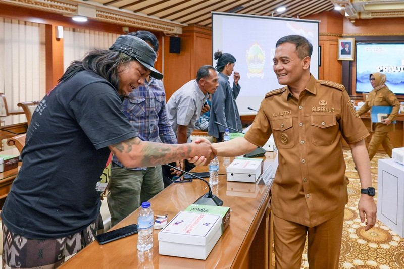 gubernur jateng ahmad luthfi Gubernur Jateng Ahmad Luthfi ketika menerima audiensi elemen masyarakat Jateng Guyub