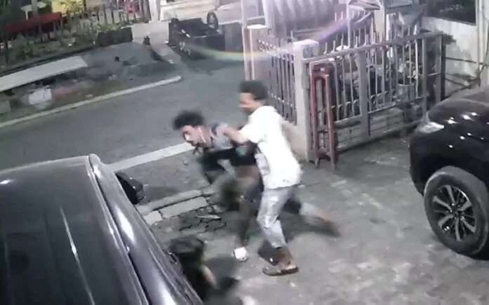 Tangkapan layar CCTV pemuda yang dianiaya di Semarang Utara Selasa (21/7/2026) dini hari