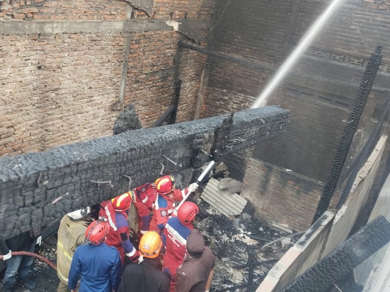 Suasana kebakaran di Jalan Krapu Raya, Kelurahan Kuningan, Semarang Utara, Kota Semarang, Rabu (22/7/2026).(Foto:ist) Suasana kebakaran di Jalan Krapu Raya, Kelurahan Kuningan, Semarang Utara, Kota Semarang, Rabu (22/7/2026).(Foto:ist)