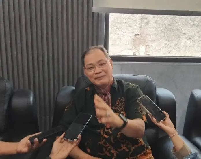 Wakil Ketua Majelis Diktilitbang Pimpinan Pusat Muhammadiyah, Prof. Achmad Nurmandi saat memberikan keterangan kepada wartawan.