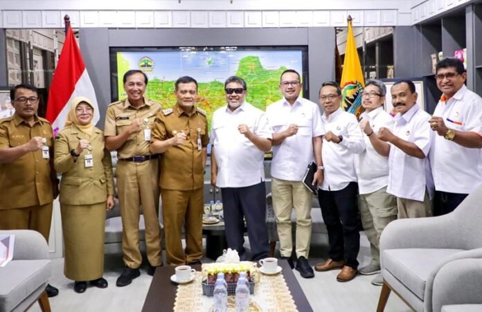 Gubernur Jateng Ahmad Luthfi ketika menerima Penasihat Khusus Presiden Bidang Ketenagakerjaan dan Kesejahteraan Buruh, Said Iqbal
