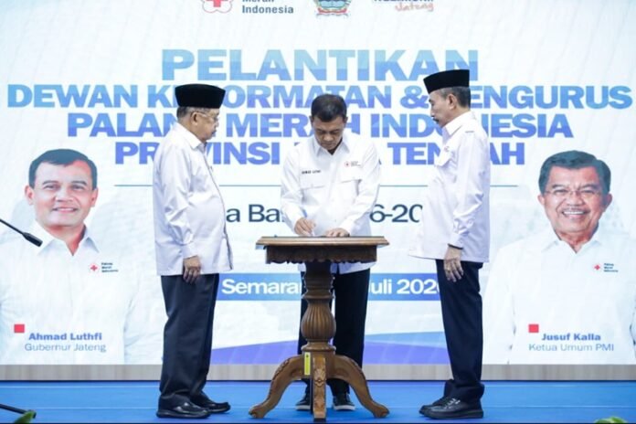 Ketua Umum PMI Jusuf Kalla dan Gubernur Jawa Tengah Ahmad Luthfi saat di pelantikan pengurus PMI Jateng di Semarang, Jumat (31/7/2026).