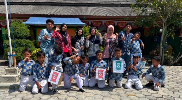 Memilah Sampah KKN UIN WS