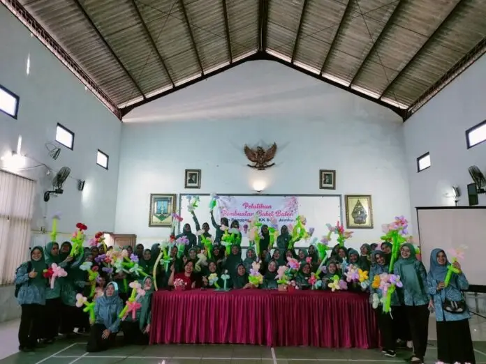 KKN UIN WS pelatihan pembuatan buket balon