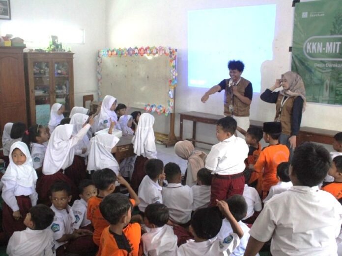 KKN UIN WS edukasi PHBS