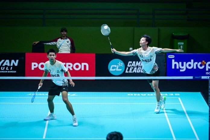 Aksi para atlet kategori ganda putra pada Campus League Badminton Regional Semarang 2026 yang berlangsung di Polytron Stadium