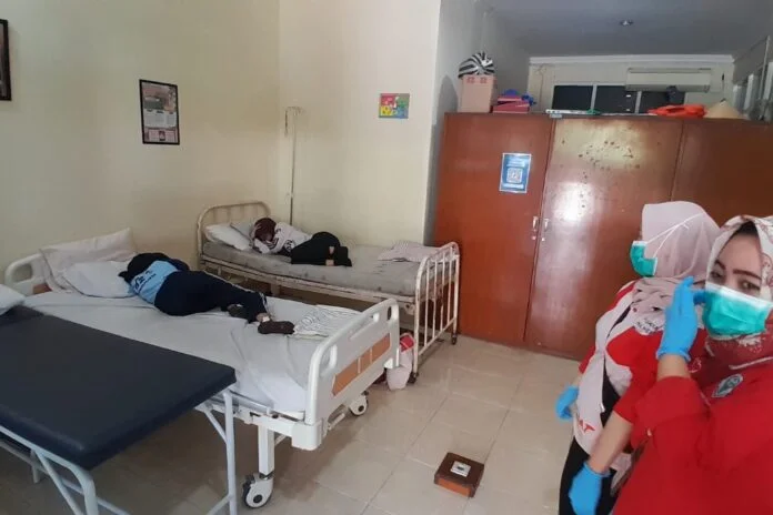 Perawatan siswa SMK 6 Semarang korban keracunan. (Foto : Dok Pemkot Semarang)
