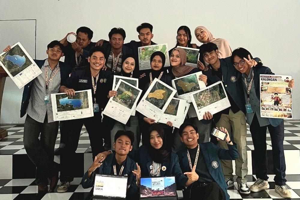 KKN UNDIP Sosialisasi Peta Geologi dan Website SAKA sebagai Media Informasi oleh Mahasiswa KKN-T Undip 119 (Foto:Dok KKN UNDIP)