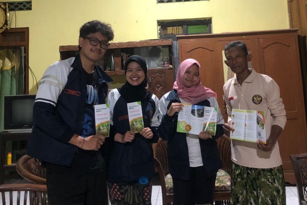 Undip Tim Mahasiswa Kuliah Kerja Nyata Ilmu Pengetahuan dan Teknologi bagi Desa Binaan Universitas Diponegoro (KKN-T IDBU 13 UNDIP) Kelompok 3. (Foto : : Dok KKN Undip)