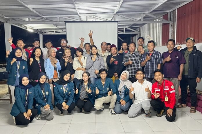 Mahasiswa KKN-T Undip 119 bersama Tim Siaga Bencana Dusun Dampu (Foto:Dok KKN)