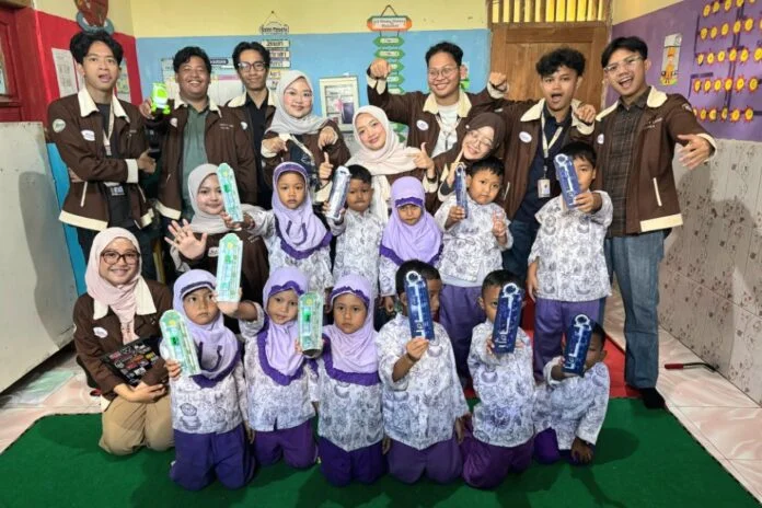 Mahasiswa Kuliah Kerja Nyata Tematik (KKN-T) IDBU 07 Rumpun Sosial dan Humaniora Universitas Diponegoro mengangkat tema Literasi lewat program kerja Sosial dan Masyarakat (Sosmas) berupa Pojok Baca dan Storytelling di TK Islam Bakti I Sobokerto
