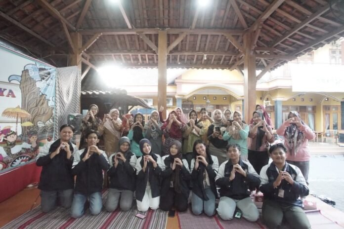Mahasiswa KKN-T Tim 116 Universitas Diponegoro Tahun 2026 melaksanakan program edukasi mengenai Pengelolaan Keuangan, Literasi Digital, dan Pengembangan Operasional UMKM. (Foto : Dok KKN UNDIP)