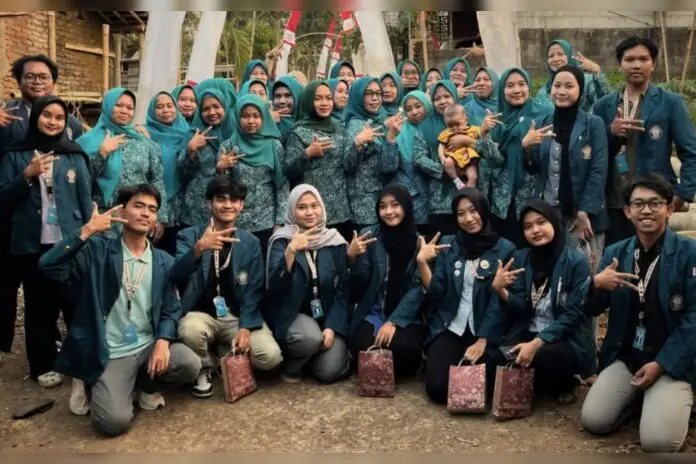 Mahasiswa KKN-T Undip 119 bersama Ibu-ibu PKK Dusun Bandungan (Foto:Dok KKN)