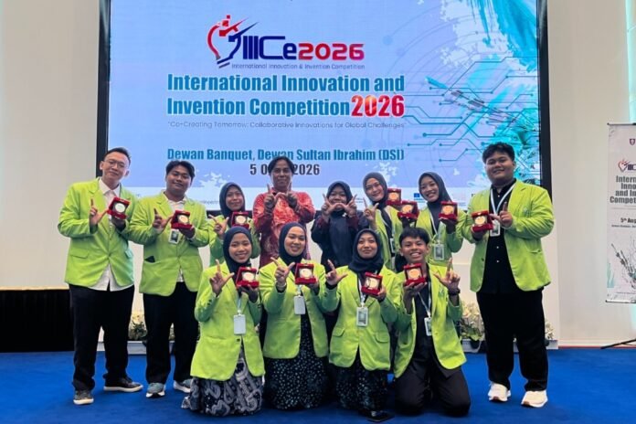 Fakultas Sains dan Teknologi (FST) UIN Walisongo meraih 11 medali pada International Innovation & Invention Competition (IIICe) 2026 di Universiti Tun Hussein Onn Malaysia (UTHM), Rabu (5/8/2026). (Foto : Dok UIN Walisongo)