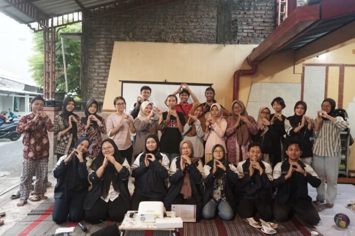 Tim Kuliah Kerja Nyata (KKN) Tematik 116 Universitas Diponegoro melaksanakan program Sosial Kemasyarakatan yang berfokus pada optimalisasi pengelolaan sampah organik berbasis circular economy di Pedurungan Sabtu (25/07/2026). (Foto : Dok Mahasiswa KKN)