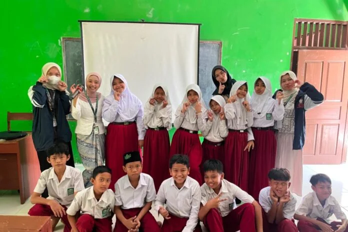 Mahasiswa Kuliah Kerja Nyata Reguler (KKN-R) Tim II Universitas Diponegoro melakukan Edukasi Stop Bullying di Madrasah Ibtidaiyah Desa Ketoyan