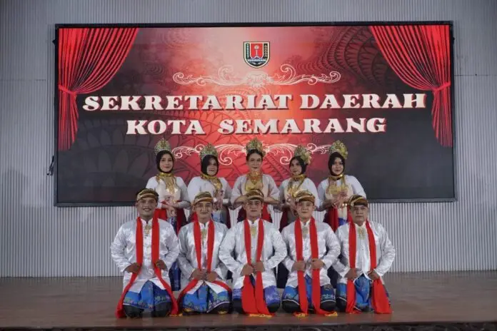 Tari Dug Dug Der sebagai identitas budaya lokal baru yang merepresentasikan karakter masyarakat Kota Semarang.