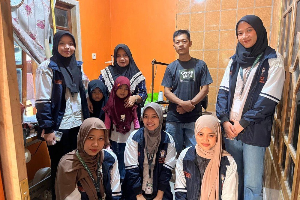 KKN UNDIP Kuliah Kerja Nyata (KKN) menyusun program kerja berupa pendaftaran dan pemetaan digital titik lokasi UMKM Susu Kedelai Bu Tin pada aplikasi Google Maps