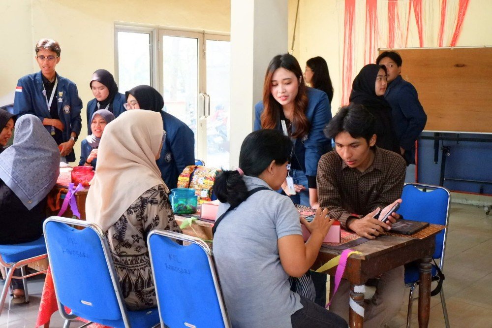 Kkn Tim Kuliah Kerja Nyata Tematik (KKN-T) IDBU 46 Universitas Diponegoro menyelenggarakan Workshop UMKM bertajuk “Manajemen Usaha, Pengelolaan Keuangan, dan Pengembangan Produk Berkelanjutan” di Balai Kelurahan Rowosari, Kecamatan Tembalang, Kota Semarang, Sabtu (1/8/2026). (Foto : Dok KKN)
