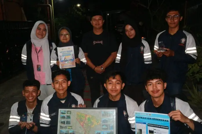 Mahasiswa KKN-T 116 Universitas Diponegoro bersama Danang RT 07 RW 02 Pedurungan Tengah. (Foto : Dok KKN)