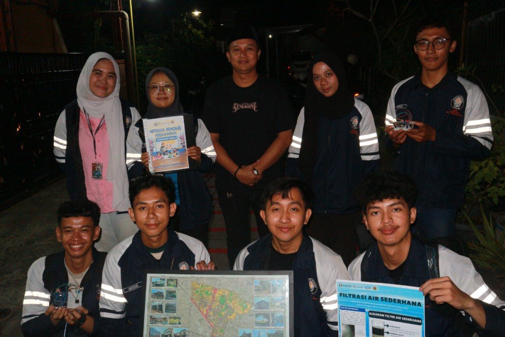 KKN UNDIP Mahasiswa KKN-T 116 Universitas Diponegoro bersama Danang RT 07 RW 02 Pedurungan Tengah. (Foto : Dok KKN)