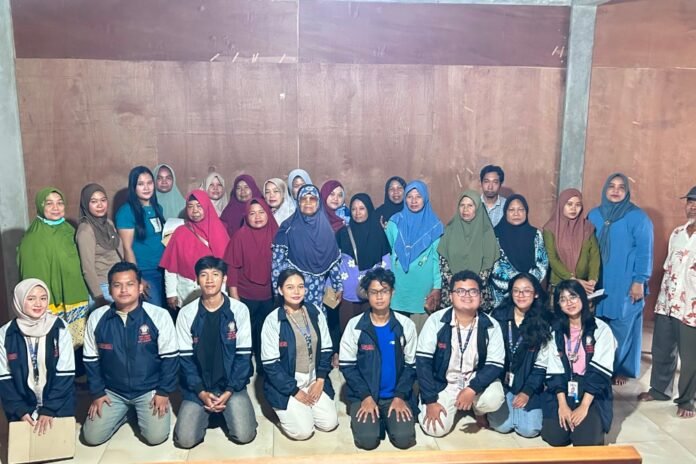 Mahasiswa Kuliah Kerja Nyata Reguler (KKN-R) Universitas Diponegoro (Undip) turut mendorong pengembangan usaha mikro di Desa Jerukan, Kecamatan Juwangi. (Foto : Dok KKN)