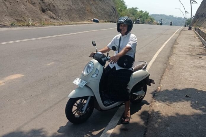 Honda scoopy skuter matik favorit Didik yang setia menemani hingga saat ini, Minggu (9/8/2026). (Foto: Arif)