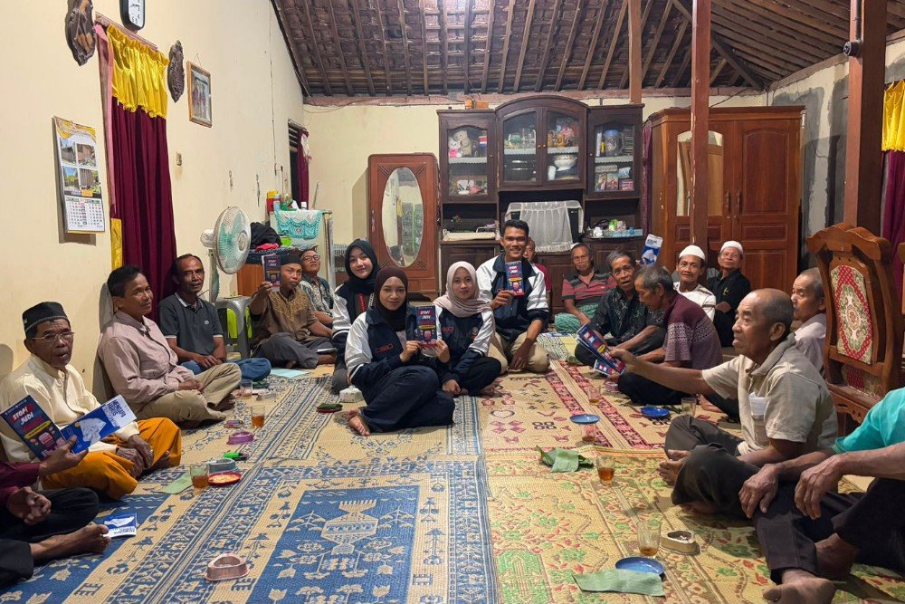 KKN UNDIP Mahasiswi Kuliah Kerja Nyata (KKN) Universitas Diponegoro (Undip), Anindhya Rahma Bachtiar, menggelar edukasi hukum bagi warga Dusun Mujing, Desa Banyakprodo, Kecamatan Tirtomoyo, Kabupaten Wonogiri. (Foto : Dok KKN)