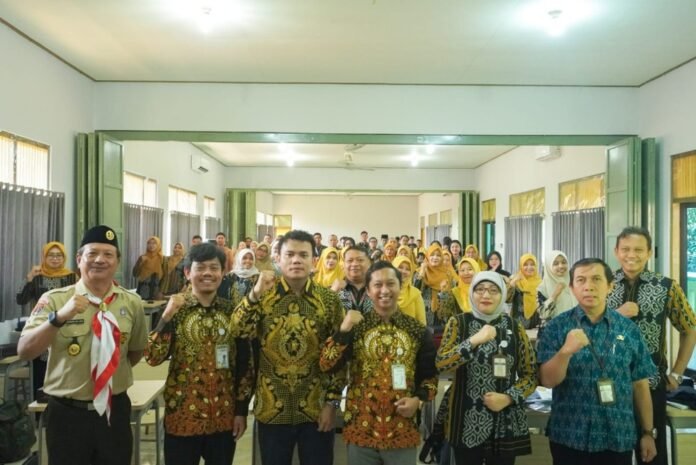 UNNES dan Guru Mata Pelajaran (MGMP) Informatika SMP Kabupaten Jepara menyelenggarakan pelatihan intensif bertajuk 