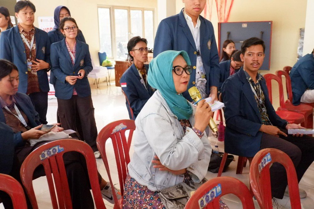 KKN UNDIP Tim KKN Tematik IDBU 46 Universitas Diponegoro menyelenggarakan seminar bertajuk Pelatihan UMKM 1 "Meningkatkan Daya Saing UMKM melalui Produksi Sehat, Inovasi Produk, dan Kemasan Kreatif" pada Sabtu, 18 Juli 2026, di Balai Kelurahan Rowosari. (Foto : Dok KKN)