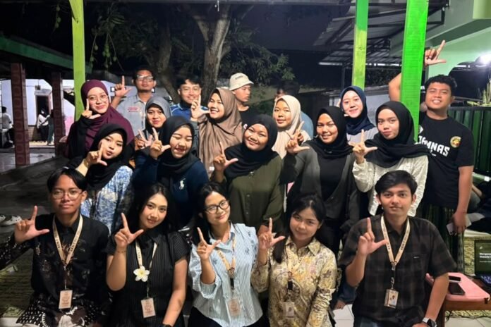 Mahasiswa Kuliah Kerja Nyata Tematik (KKN-T) IDBU 07 Universitas Diponegoro menggelar Sosialisasi dan Pelatihan Website KALOKA kepada Organisasi Pemuda Pemudi (OPP) 45 Desa Sobokerto. (Foto : Dok KKN)
