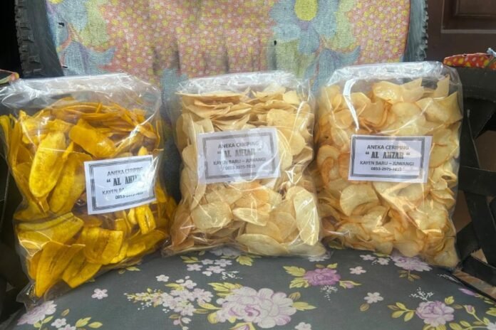 Produk Aneka Ceriping “Al-Ahzar” berupa ceriping pisang, singkong, dan talas yang siap dipasarkan di Desa Kayen, Kecamatan Juwangi, Kabupaten Boyolali, Sabtu (8/8/2026). (Foto : Dok KKN)