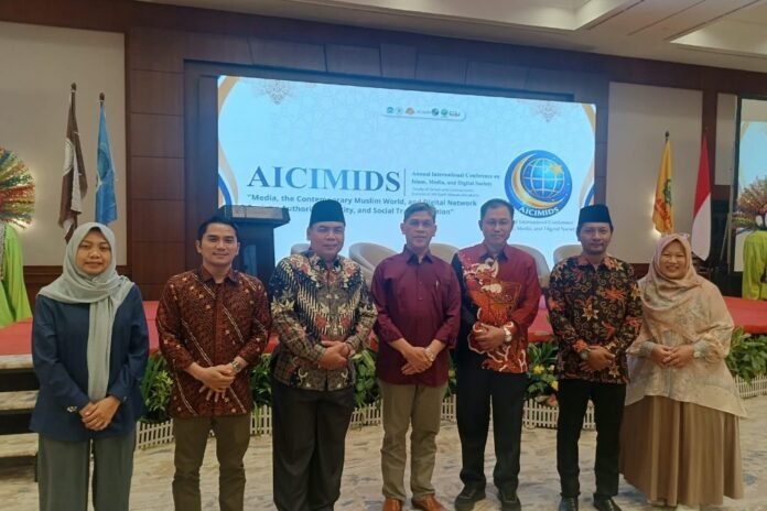 Fakultas Dakwah dan Komunikasi (FDK) UIN Walisongo Semarang turut berpartisipasi dalam rangkaian Annual International Conference on Islam, Media and Digital Society (AICIMIDS) 2026