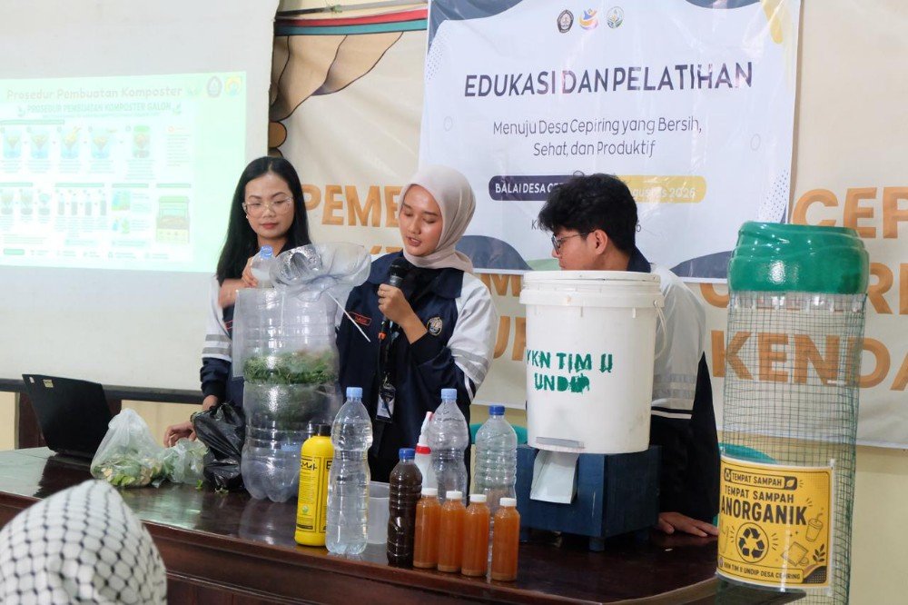 KKN UNDIP Mahasiswa Kuliah Kerja Nyata (KKN) Tim II Universitas Diponegoro Tahun 2026 menggelar edukasi pengelolaan sampah berbasis masyarakat di Balai Desa Cepiring