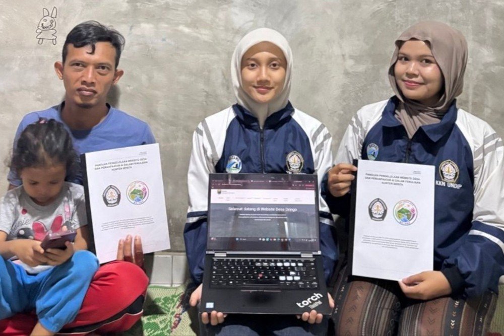 KKN UNDIP KKN Universitas Diponegoro melakukan pemberdayaan Website Desa Dringo di Kecamatan Wonotunggal. (Foto : Dok KKN)