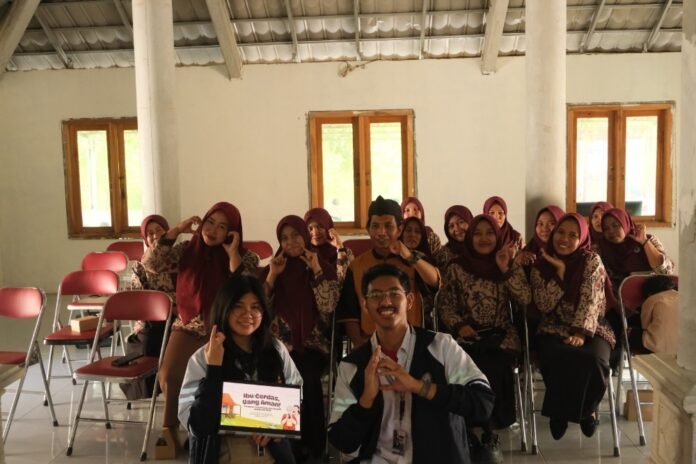 Sosialisasi Edukasi Pencegahan Phishing dan Penipuan Digital Bersama Ibu-Ibu Desa Bercak yang Dipresentasikan oleh Mahasiswa KKN-R Tim II Universitas Diponegoro. (Foto : Dok KKN)