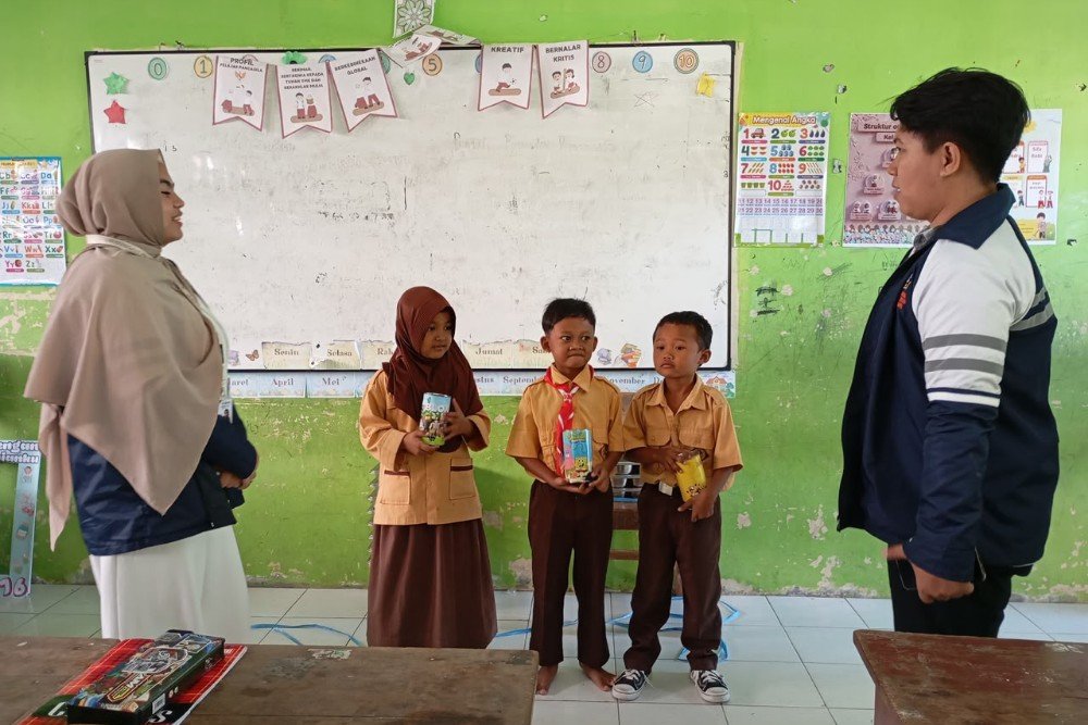 KKN UNDIP Pelaksanaan Program Kerja Sosial Kemasyarakatan FEB KKN-T 76 Universitas Diponegoro. (Foto : Dok KKN)