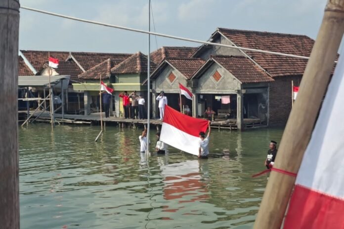 Peringatan Hari Ulang Tahun (HUT) ke-81 Kemerdekaan Republik Indonesia di Dukuh Timbulsloko, Desa Timbulsloko, Kecamatan Sayung, Kabupaten Demak. (Foto : Sam)
