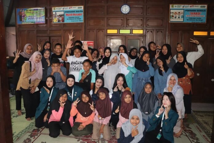 Tim II Kuliah Kerja Nyata (KKN) Universitas Diponegoro melalui Program Multidisiplin 2 berupa pembentukan Bank Sampah Berseri Migunani di Kelurahan Kaliancar