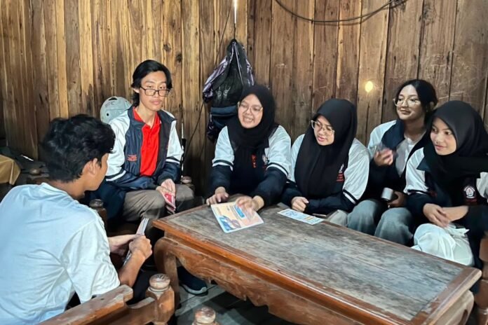 Mahasiswa Kuliah Kerja Nyata (KKN) Tim II Universitas Diponegoro 2026 melaksanakan program kerja Branding dan Promosi Digital UMKM melalui Media Sosial dengan melakukan pendampingan langsung kepada pelaku UMKM di Desa Juwangi