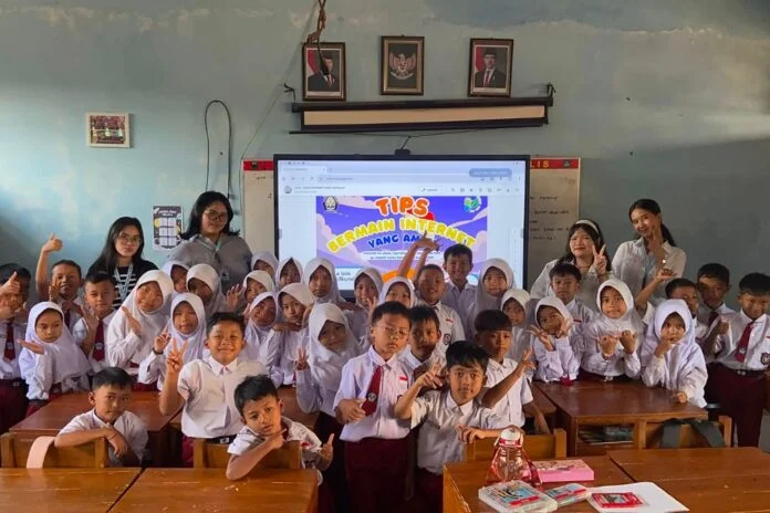Kelompok Mahasiswa Kuliah Kerja Nyata (KKN) Tim II dari Universitas Diponegoro (UNDIP) sukses menyelenggarakan program kerja penyuluhan literasi hukum dasar mengenai perlindungan hak anak dan pemahaman aturan lalu lintas sejak dini yang bertempat di Sekolah Dasar, Desa Kebumen