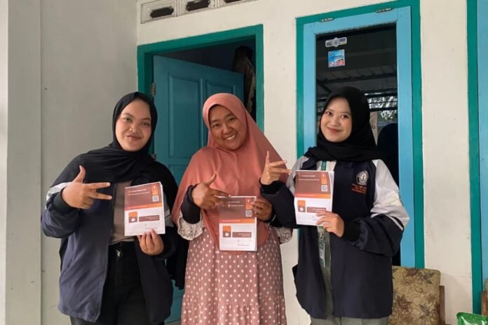 Mahasiswa Kuliah Kerja Nyata Tematik (KKN-T) 98 melaksanakan kegiatan edukasi dan pendampingan pendaftaran Nomor Induk Berusaha (NIB) bagi para pelaku Usaha Mikro, Kecil, dan Menengah (UMKM) di Kelurahan Kauman Kidul