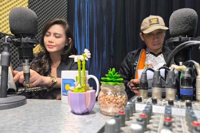 Podcast PWI Jateng Corner bertajuk ‘’Membaca Peluang Emas Esport Jateng di Porwanas 2027’’ di Studio Dinus FM, Semarang, Kamis 20 Agustus 2026. (Foto : Dok PWI)