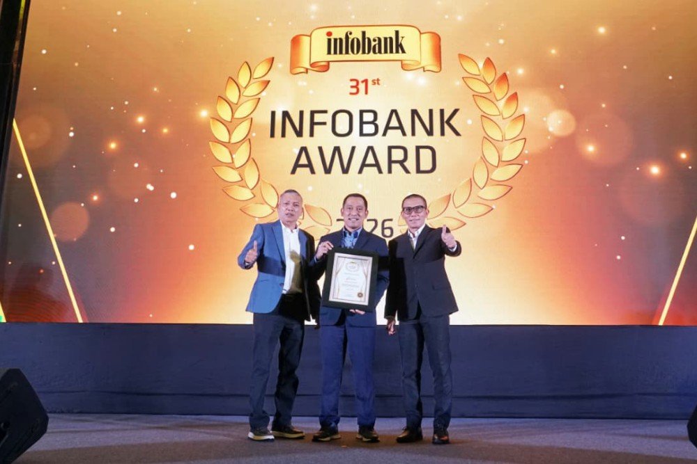 Bank Jateng Direktur Utama Bank Jateng Bambang Widyatmoko menerima penghargaan 31st Infobank Award 2026 dengan predikat Yearly Excellent Performance Bank 2026 dalam ajang Leadership Mastery Forum 2026 di The St. Regis Jakarta, Jumat (14/8/2026). (Foto : Dok Bank Jateng)