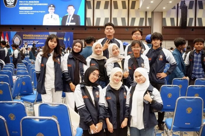 Mahasiswa dari KKN Tim II Universitas Diponegoro melaksanakan kegiatan pengabdian kepada masyarakat di Desa Sarwodadi, Kecamatan Comal, Kabupaten Pemalang,