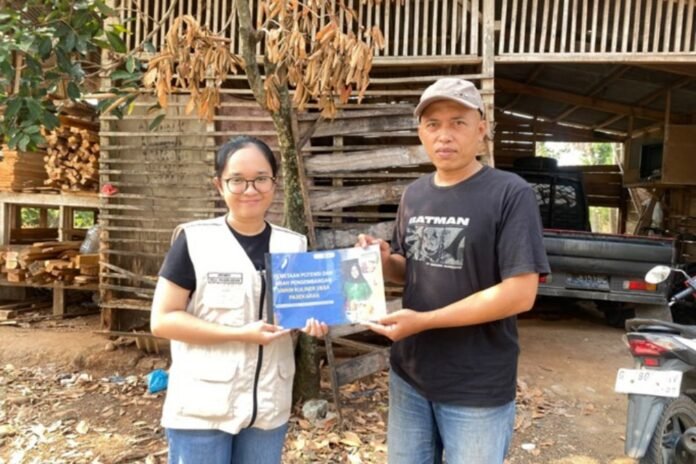 Mahasiswa Kuliah Kerja Nyata (KKN) Universitas Diponegoro di Desa Pasekaran, Kecamatan Batang, Kabupaten Batang, melaksanakan rangkaian pendataan, pemetaan, dan pendampingan UMKM