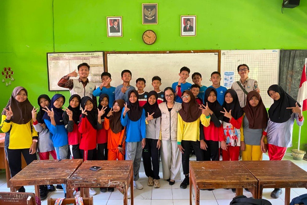 KKN UNDIP Mahasiswa KKN-R Tim II Universitas Diponegoro Desa Pasekaran melaksanakan program sosial kemasyarakatan “English Improvement Class” bagi siswa-siswi kelas VII SMPN 4 Batang, Desa Pasekaran, Kecamatan Batang.