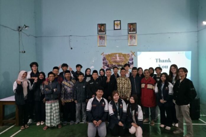 Pelatihan dan Pendampingan Pengolahan Limbah Industri Tahu dan Limbah Peternakan Menjadi Pupuk Organik Ramah Lingkungan di Desa Poncoruso. (Foto : Dok KKN)